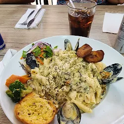 Seafood pasta with mussels and garlic bread